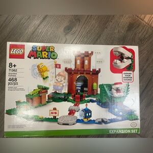 LEGO Super Mario Fortress Adventure Set - Red, Green, Blue